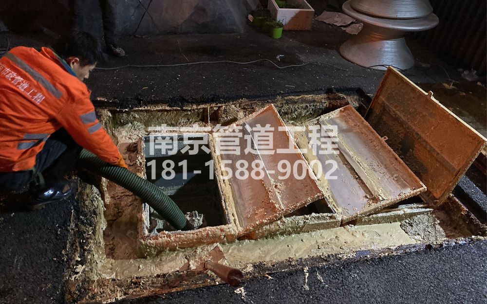 276台城花园饭店隔油池清理