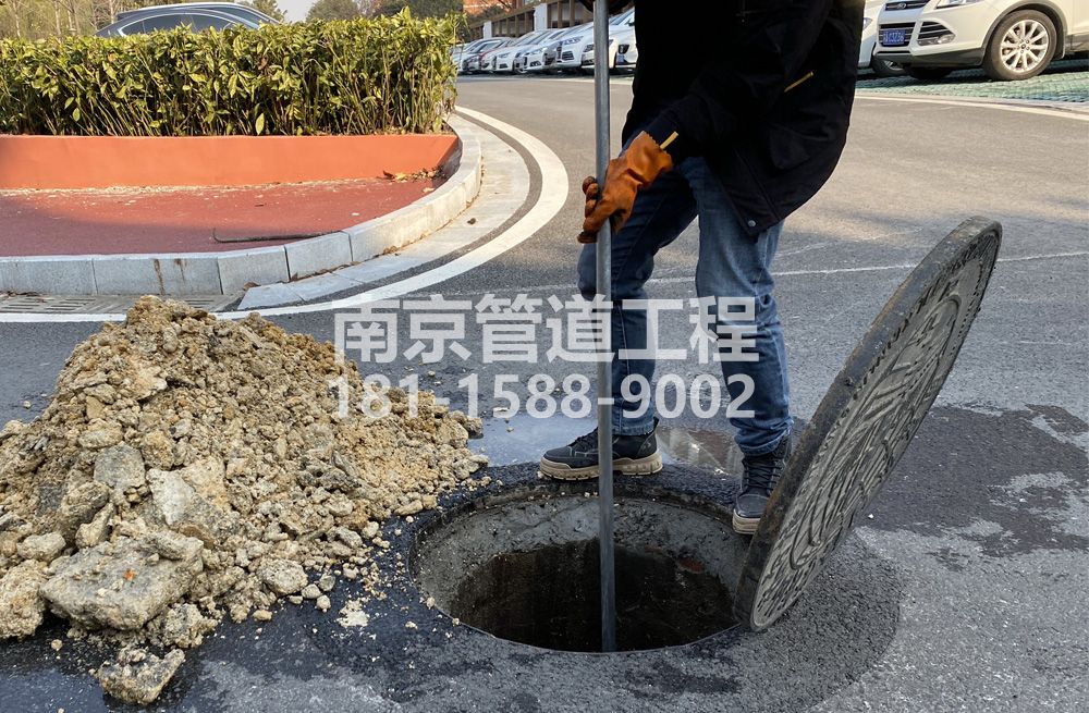 306台城花园管道油块清理