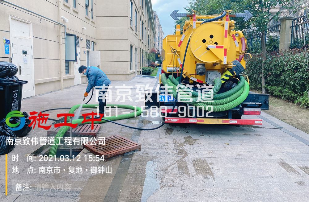 322台城花园幼儿园隔油池清理